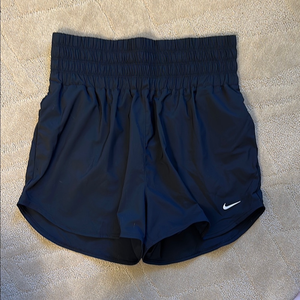 Nike One Dri-Fit Ultra High Waisted Short